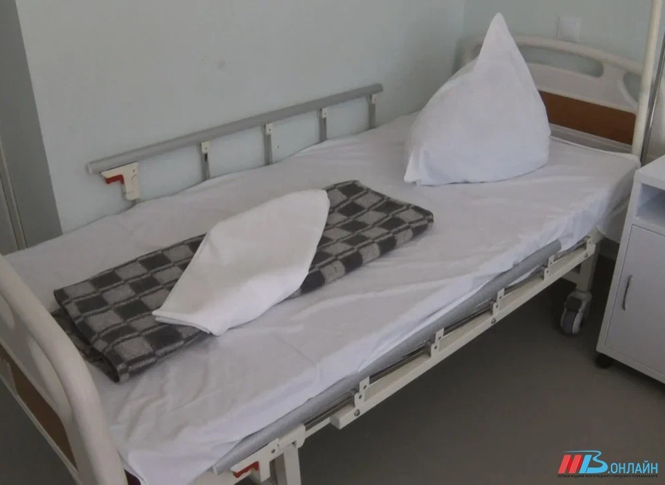 В Волгограде после падения из окна больницы скончался пациент